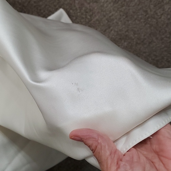 Wedding dress, David's Bridal, NWT. Size 6. Ivory lace and satin. Low V back. - Picture 16 of 16